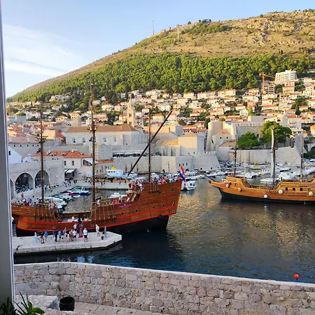 Brand New With Old Port View- Mala Vrata Διαμέρισμα