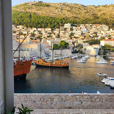 Brand New With Old Port View- Mala Vrata Ντουμπρόβνικ