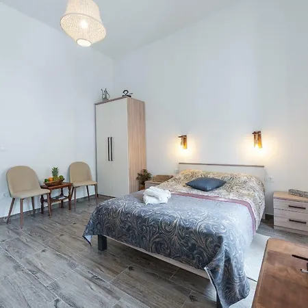 Διαμέρισμα Brand New With Old Port View- Mala Vrata *