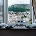 Brand New With Old Port View- Mala Vrata דירה