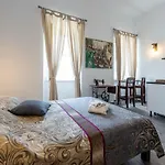 Brand New With Old Port View- Mala Vrata * דוברובניק