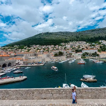 Διαμέρισμα Brand New With Old Port View- Mala Vrata *